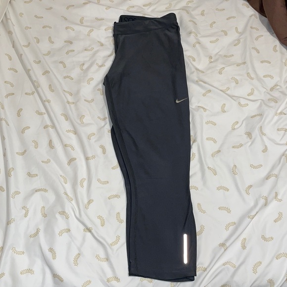 Nike Capri leggings - Picture 2 of 4
